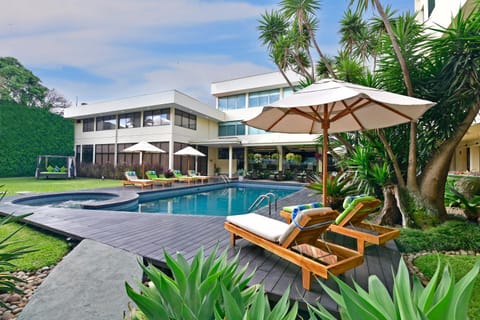 Property building, Garden, Garden view, Pool view, Swimming pool