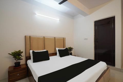 Super OYO Hotel RR Hotel in Noida