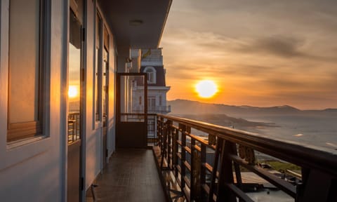 Day, Natural landscape, View (from property/room), Balcony/Terrace, Balcony/Terrace, City view, Mountain view, Sunrise, Sunset