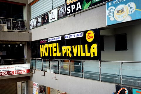 HOTEL PR VILLA Hotel in Gandhinagar
