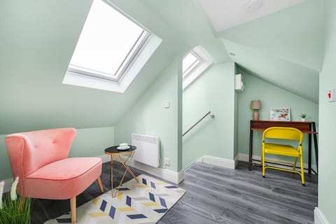 Lovely 3-bedroom 2 bath duplex flat in SE London Apartamento in Bromley