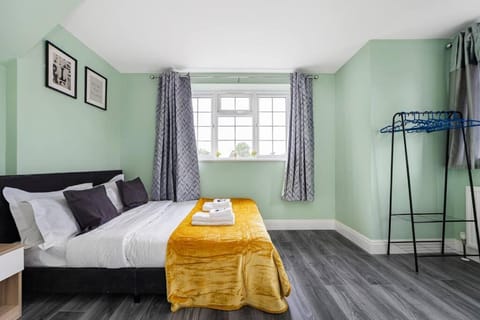 Lovely 3-bedroom 2 bath duplex flat in SE London Appartement in Bromley