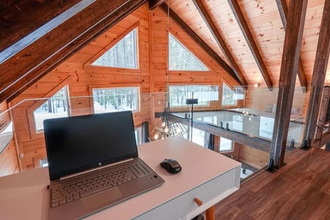 Private Hot Tub & Modern Sweet House Chalet in Shawinigan