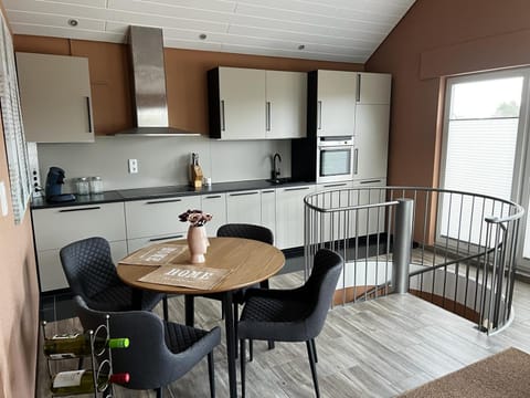 Maisonette Wohnung mit Dachterrasse - keine Vermietung an Monteure Apartment in Düren
