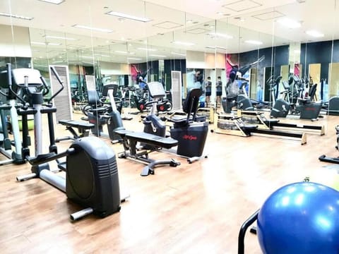 BGC stays+Free pool&Gym access,200 MBPS Condominio in Makati