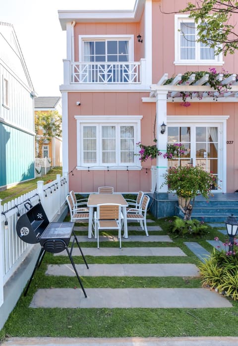 Patio, Garden, Seating area, Garden view