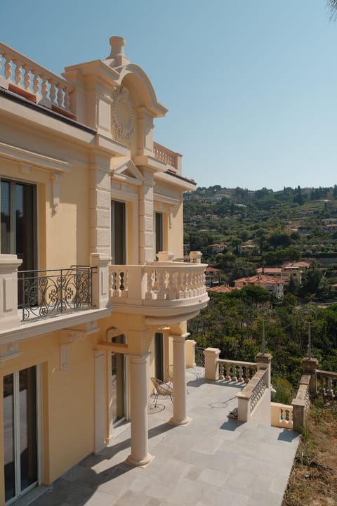 Property building, Balcony/Terrace