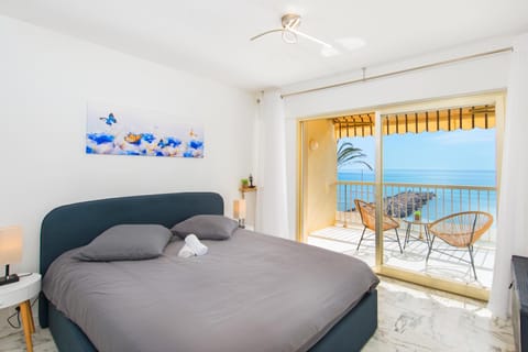 Bed, Natural landscape, View (from property/room), Balcony/Terrace, Photo of the whole room, Bedroom, Sea view