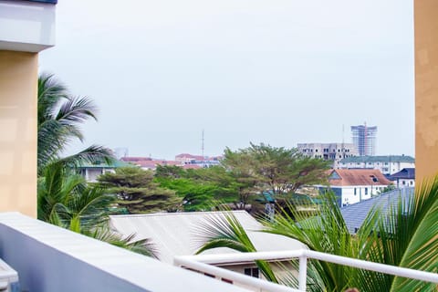LJ's Place Condominio in Lagos