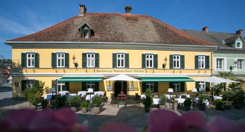 Restaurant/places to eat, Facade/entrance