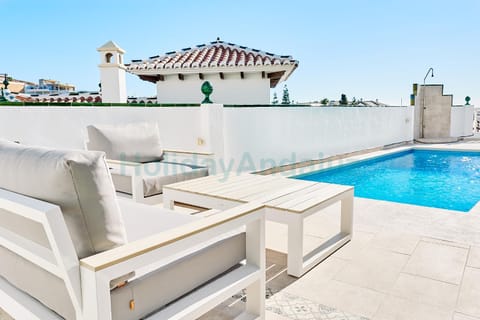 Property building, Balcony/Terrace, Swimming pool