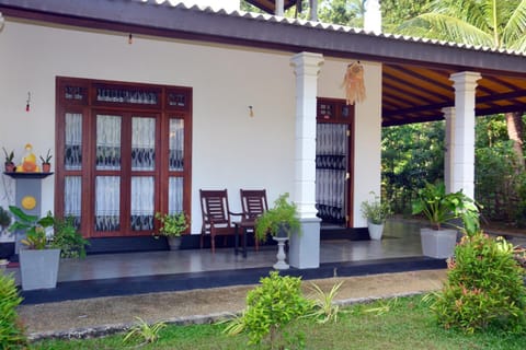 White Star Villa Villa in Galle