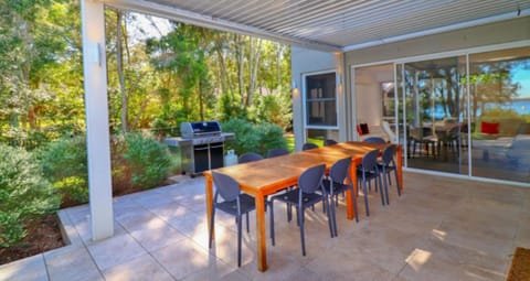 Patio, Day, Garden, Balcony/Terrace, Dining area, Garden view