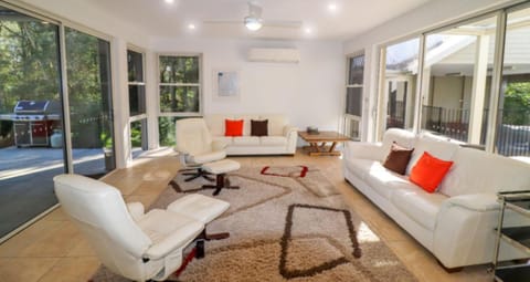 Living room, Seating area, air conditioner