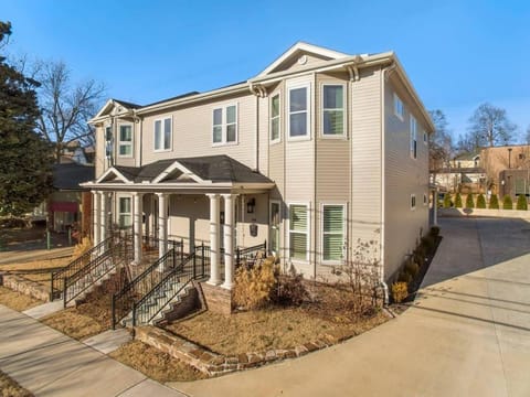 Harribo Townhome - Walk Everywhere - Downtown Fay House in Fayetteville