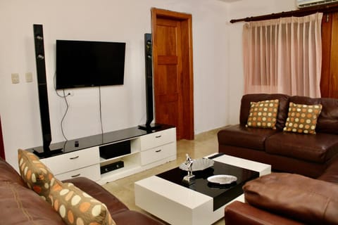 Communal lounge/ TV room, TV and multimedia, Living room, Seating area, Evening entertainment