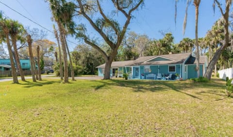 PETS FRIENDLY - WATERFRONT - The BLUE HOUSE ON TOMOKA RIVER Haus in Ormond Beach