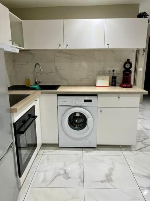 Kitchen or kitchenette, stove, washing machine