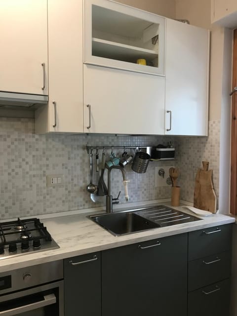 Kitchen or kitchenette, pet friendly, stove