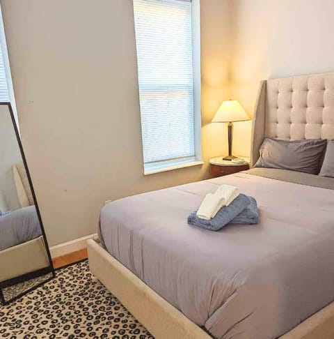 2BR W&D Near Forest Park Barnes Hospital STL Zoo Apartment in Saint Louis