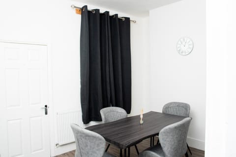 Mayfun Rooms Near Teeside Uni Vacation rental in Middlesbrough