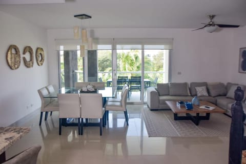 Ocean's Edge - Room for 8 Steps to Finest Beach Condominio in Playa del Carmen