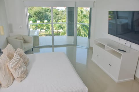 Ocean's Edge - Room for 8 Steps to Finest Beach Eigentumswohnung in Playa del Carmen