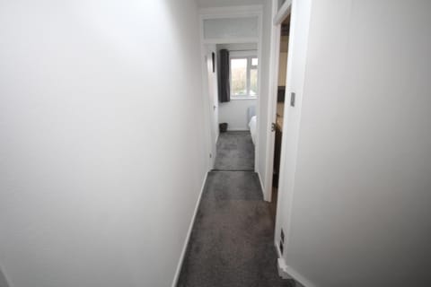 Lee's Lodge - Modern 2 Bedrooms Apartment in Uxbridge