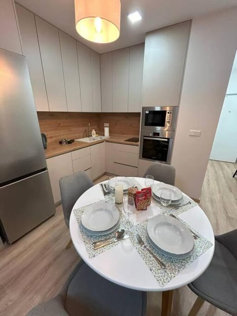 Kitchen or kitchenette, Dining area, minibar, pet friendly, toaster