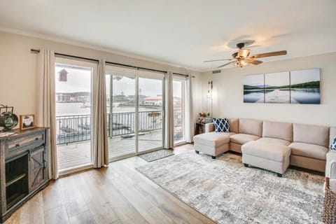 Remodeled Lakefront Condo with Boat Dock House in Lake Hamilton