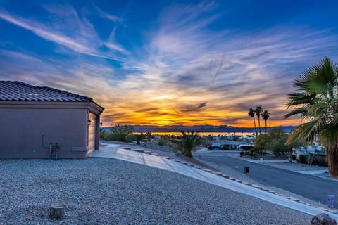 NEW Luxury Home Pool Spa Game Room Views House in Lake Havasu City