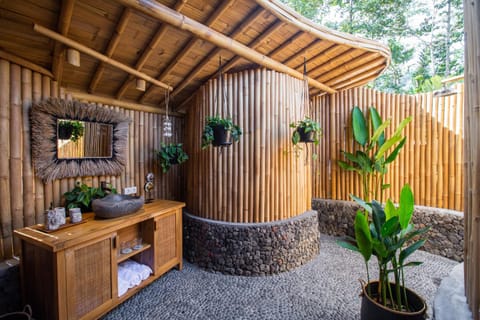 Nyan - Bamboo House Country House in Selat
