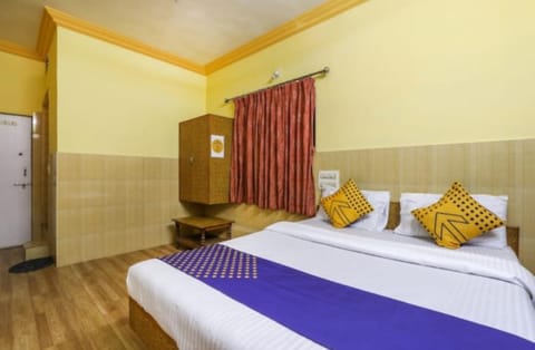 Apsara Guest House Bed and Breakfast in Ahmedabad