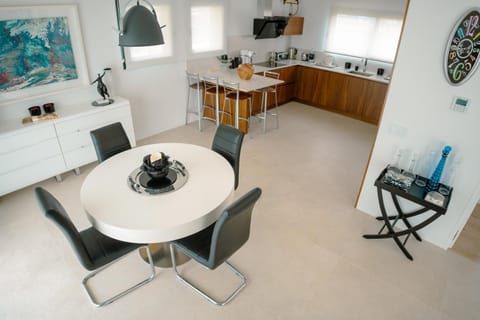 Dining area, kitchen