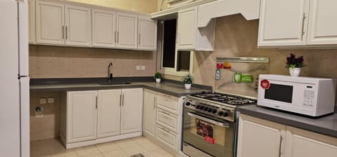 Kitchen or kitchenette, minibar, pet friendly, stove