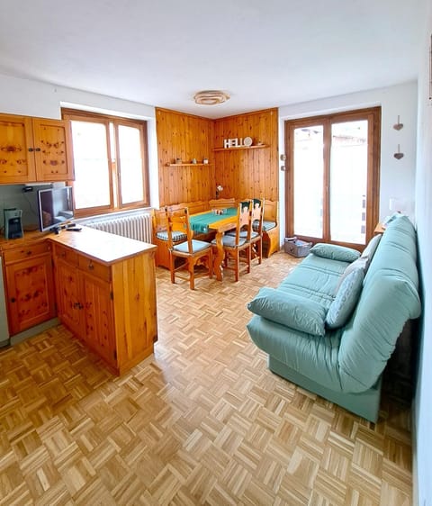 TV and multimedia, Living room, Dining area