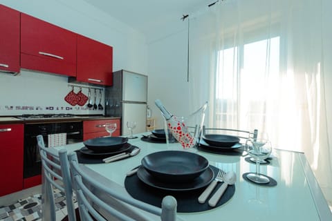 Kitchen or kitchenette, Dining area, minibar, pet friendly, stove, toaster