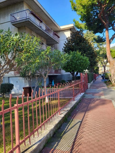 Property building, Neighbourhood, Street view