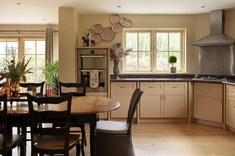 Dining area, kitchen