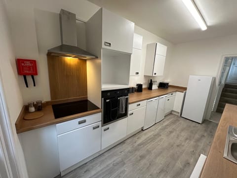 Kitchen or kitchenette, dishwasher, minibar, pet friendly, stove, toaster