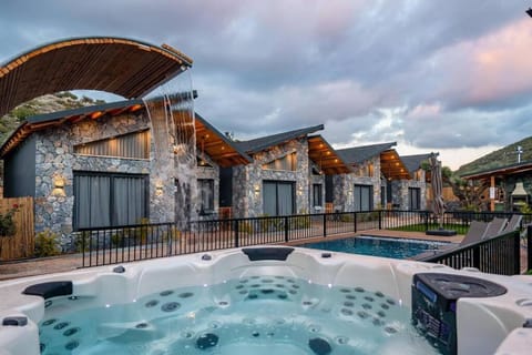 Hot Tub, Swimming pool