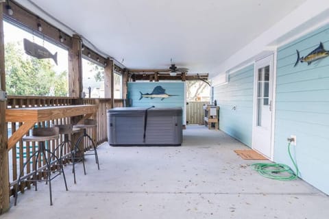 Somewhere On A Beach - Dog Friendly • Private Pool • Hot Tub • Fire Pit • Game Room • Horseshoe Pits • Walk to beach, Sound, arcade and go carts! House in Kill Devil Hills