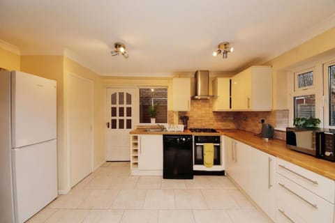 Beautiful home close to town Free Netflix, Wifi House in Solihull