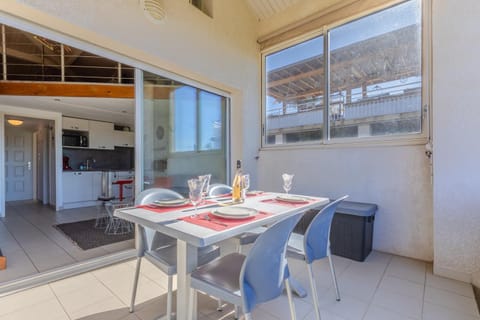 Patio, Dining area