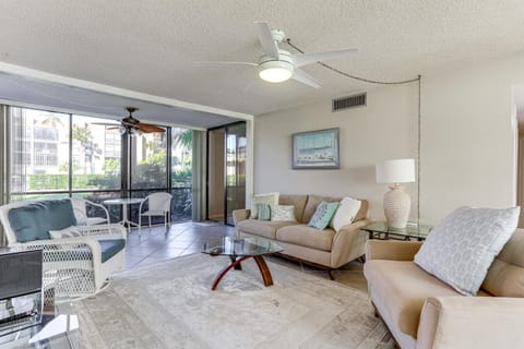 Comfortable Jensen Beach Condo with Pool View! Apartment in Hutchinson Island