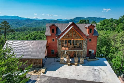 Papa Bear's Swimming Hole House in Sevier County