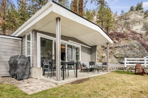 Family-friendly Cottage with amazing views Casa in West Kelowna