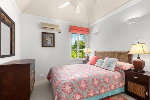 The Falls 15 - Sandy Lane Apartment in Holetown