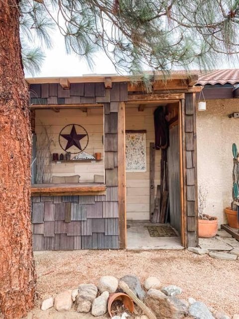 Ranch with Hot Tub by Joshua Tree Park/Pioneertown Condo in Yucca Valley
