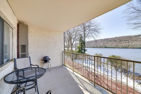 Lake Harmony Condo with Big Boulder Lake Views Appartamento in Big Boulder Lake